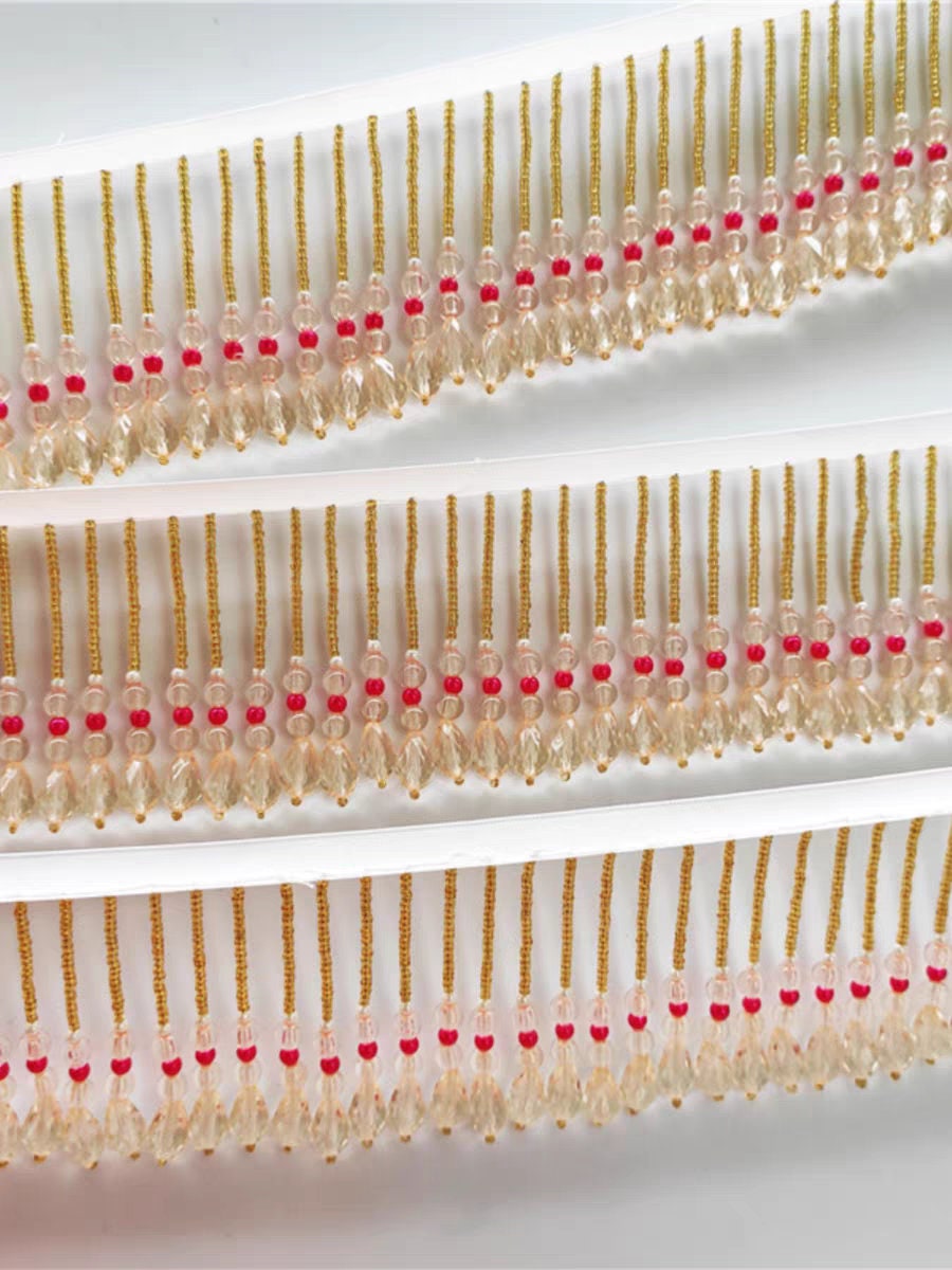 Handgemaakte kralenfranje van 90 cm lang en 6 cm breed, geschikt voor lampenkappen, zelf te naaien of als decoratie.