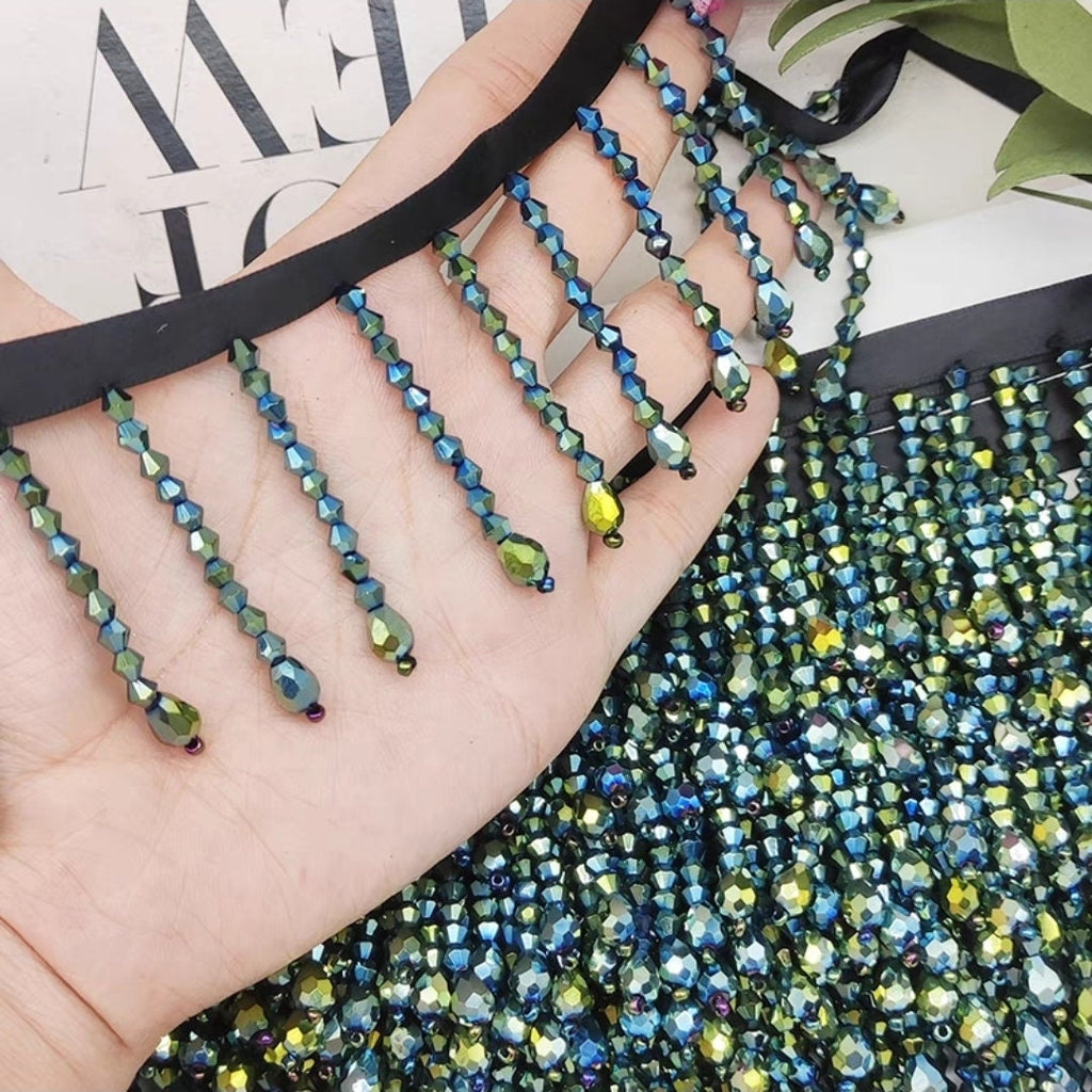 Bordure à franges de perles de cristal faites à la main : Ombre argent iris, gris anthracite (5,5 cm de large)