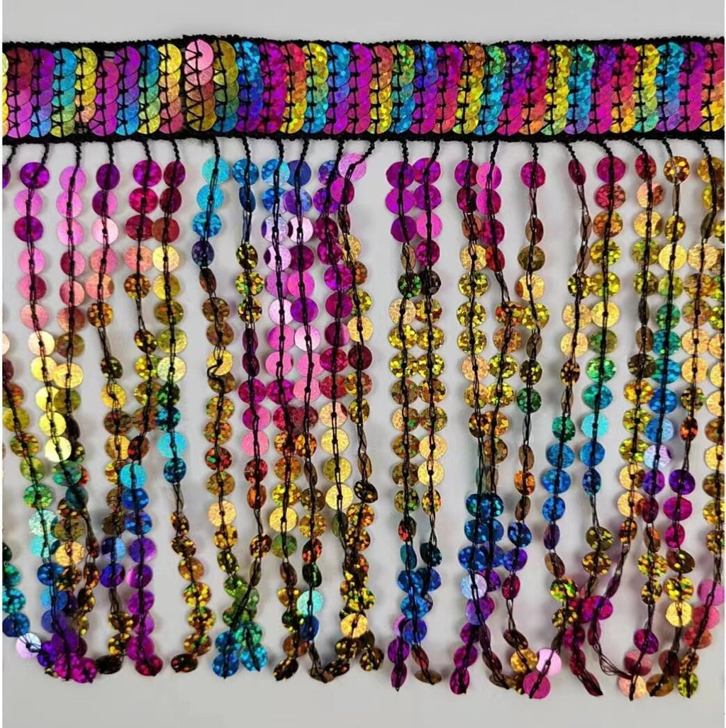 Bande tressée épaisse de 10 yards (9,14 m) et 6 pouces (15,24 cm) de large, à franges de sequins arc-en-ciel, couleurs variées.