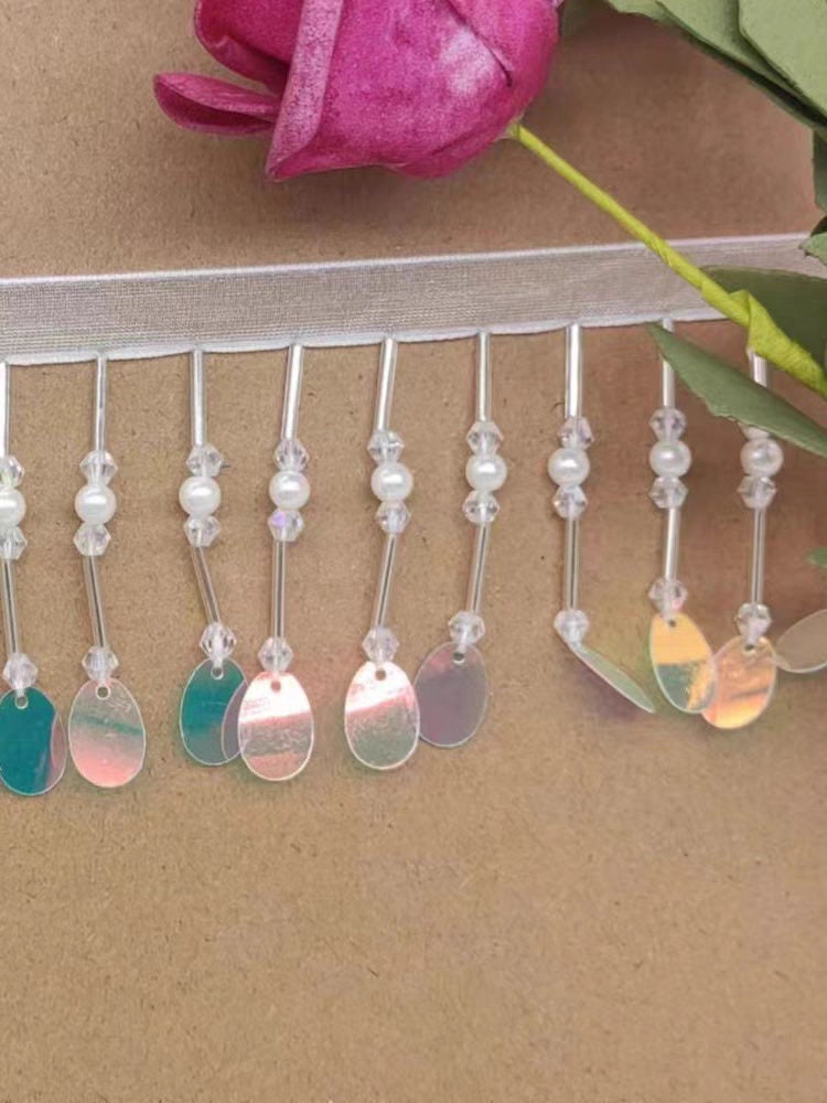 Handgemaakte kralenfranje van 90 cm lang en 6 cm breed met kristallen kralen en pailletten, geschikt als lampenkapfranje, jurkfranje of doe-het-zelf kralenfranje, verkrijgbaar in zwart en wit.