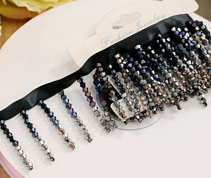 Bordure à franges de perles de cristal faites à la main : Ombre argent iris, gris anthracite (5,5 cm de large)