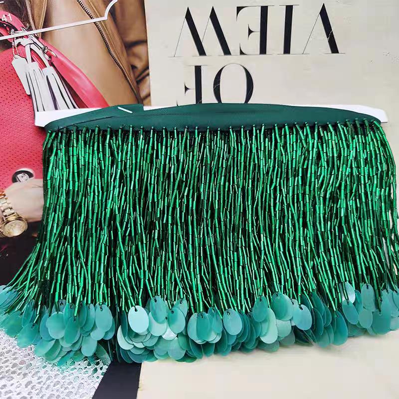 Franje met pailletten en kralen: kraaltjes, versiering voor jurken en kostuums - 90 cm