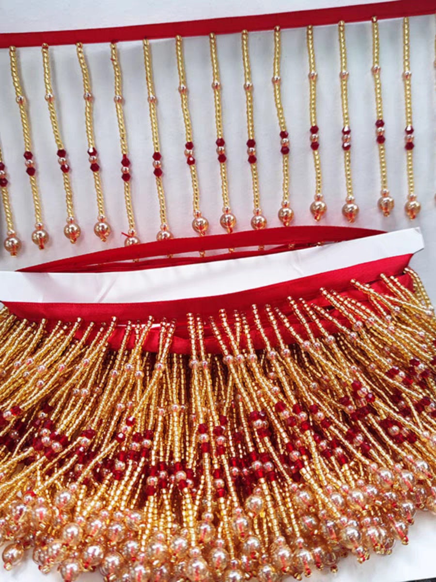 Frange perlée faite main, 90 cm de long et 9 cm de large, en perles de verre et de cristal. Idéale pour la couture, la confection d'abat-jour ou de rideaux. Disponible en 3 couleurs différentes.