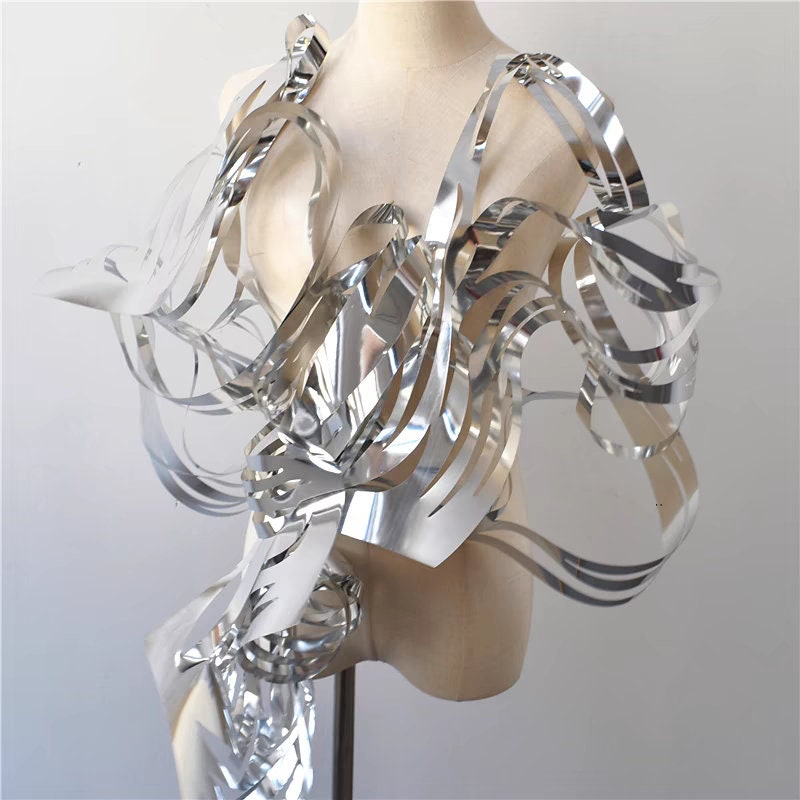 Stof met waterstroompailletten en spiegeleffect: Speciaal kostuummateriaal (32x72cm)