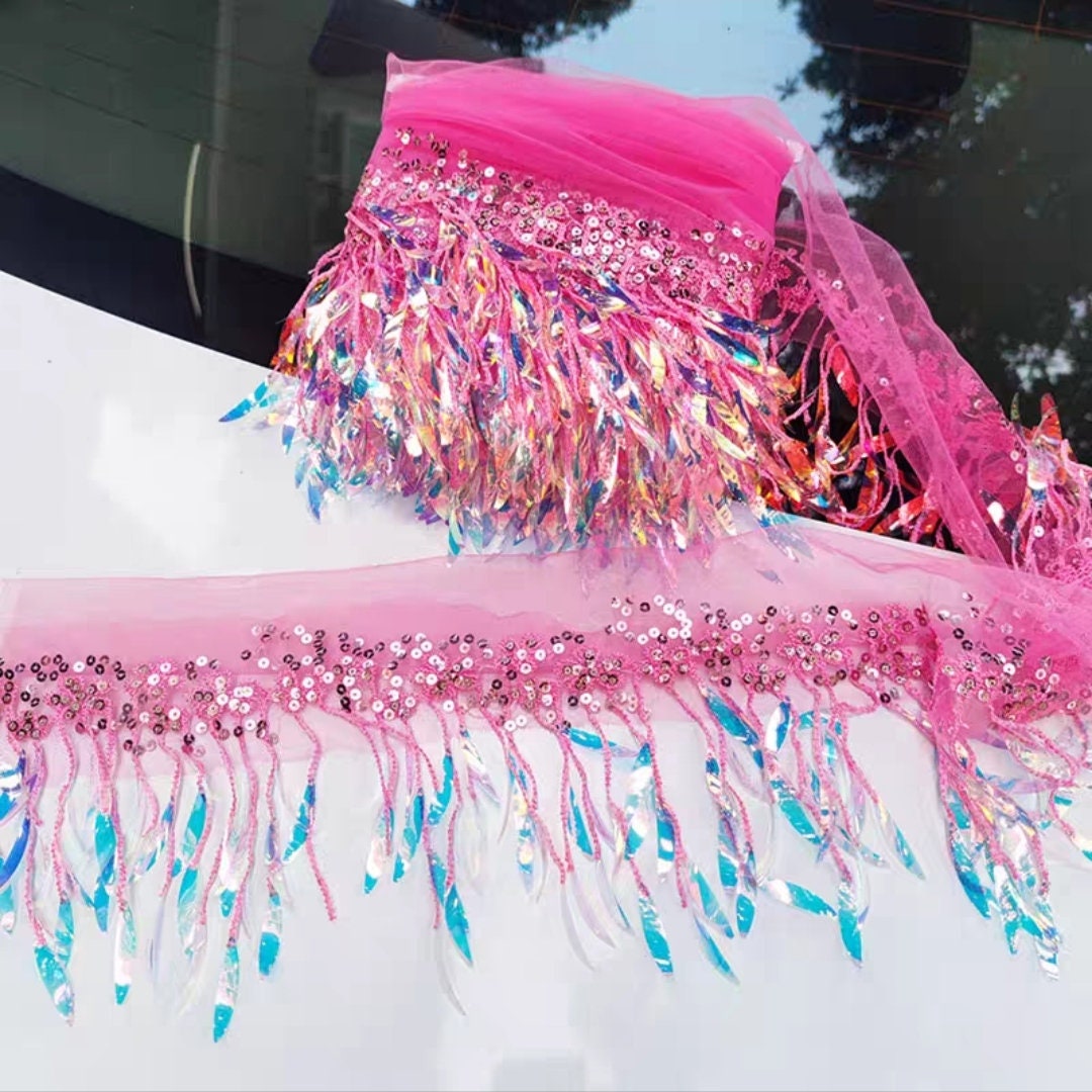 Wasbare paillettenfranjes van 10 meter en 15 cm breed, geschikt voor jurken, kettingen, danskleding en lampenkappen. Verkrijgbaar in 12 verschillende kleuren.