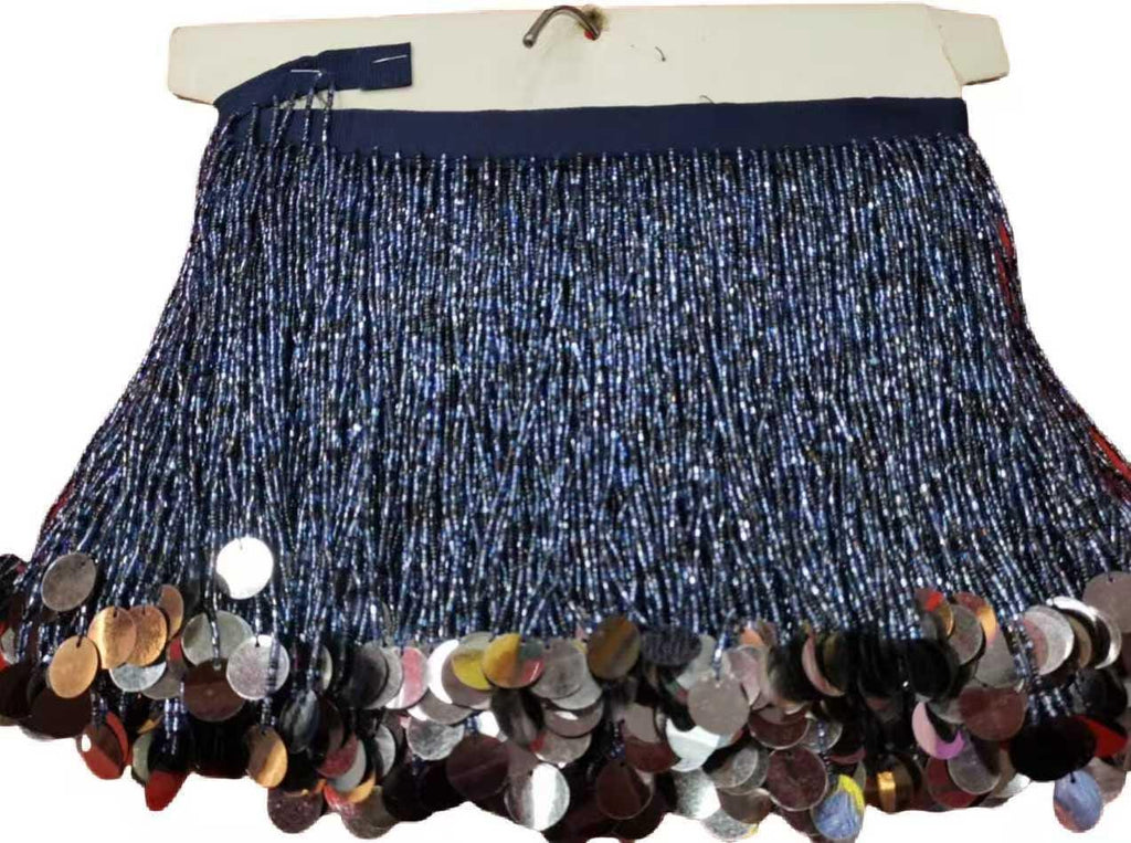 Frange perlée de 15 cm de large avec sequins et perles, idéale pour décorer robes, costumes et abat-jour. Couleurs disponibles : argent, or, vert, noir, rouge, marron. Possibilité de personnalisation (autres couleurs).