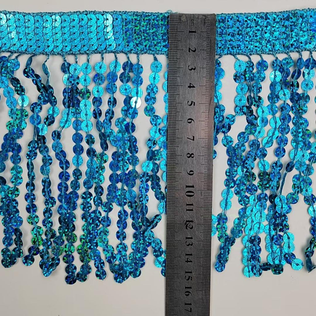 Bande tressée épaisse de 10 yards (9,14 m) et 6 pouces (15,2 cm) de large, ornée de sequins et de franges, disponible en 100 couleurs différentes.