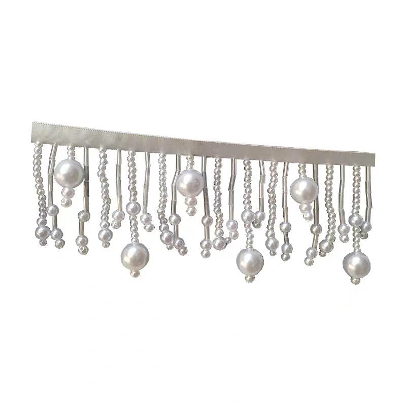 Handgemaakte kralenfranje van 90 cm lang en 6,5 cm breed met parels, verkrijgbaar in wit en zwart, als lampenkapfranje, jurkfranje of doe-het-zelf kralenfranje.