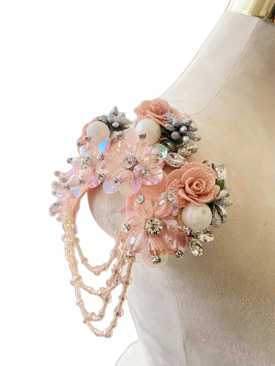 Écusson floral à sequins et perles : Applique en acrylique avec pierres précieuses (14 x 16 cm)