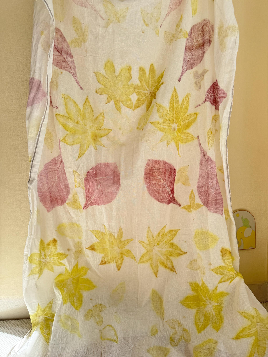 Eco-geprint linnen stof | Handgeverfd botanisch textiel (130cm x 200cm)