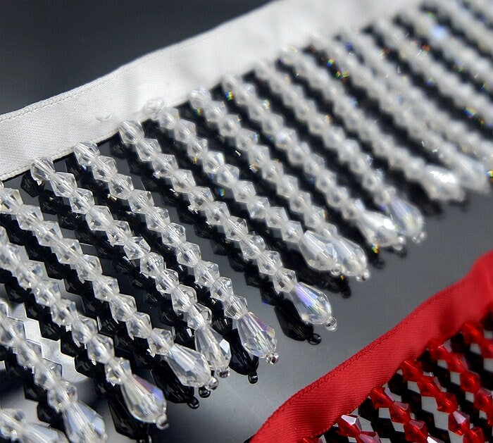 Handgemaakte, glanzende kristallen kralenfranjes van 5,5-6 cm breed, geschikt voor danskleding, trouwjurken, kostuums, lampenkapfranjes, 10 verschillende kleuren.