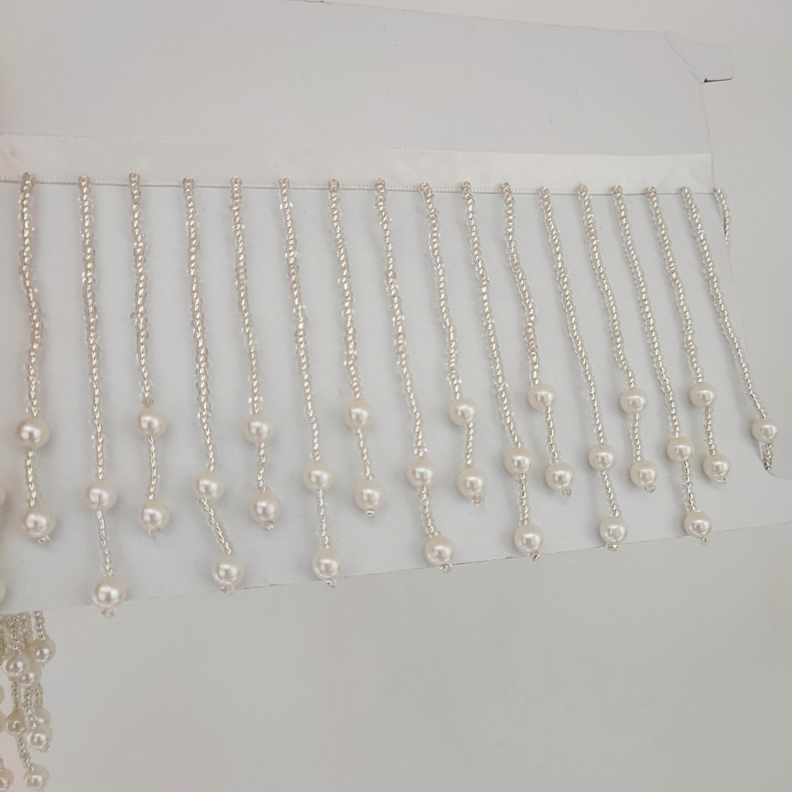 Frange faite main en perles et perles de rocaille : Bordure décorative rose (8 cm de large)