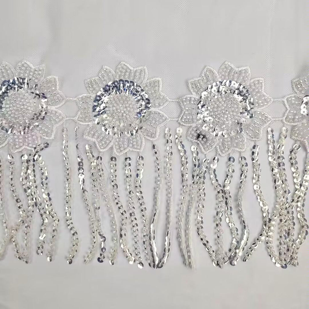 10 yards (9,14 m) de sequins à fleurs perlés de 15 cm de large, franges scintillantes, argent cristal.