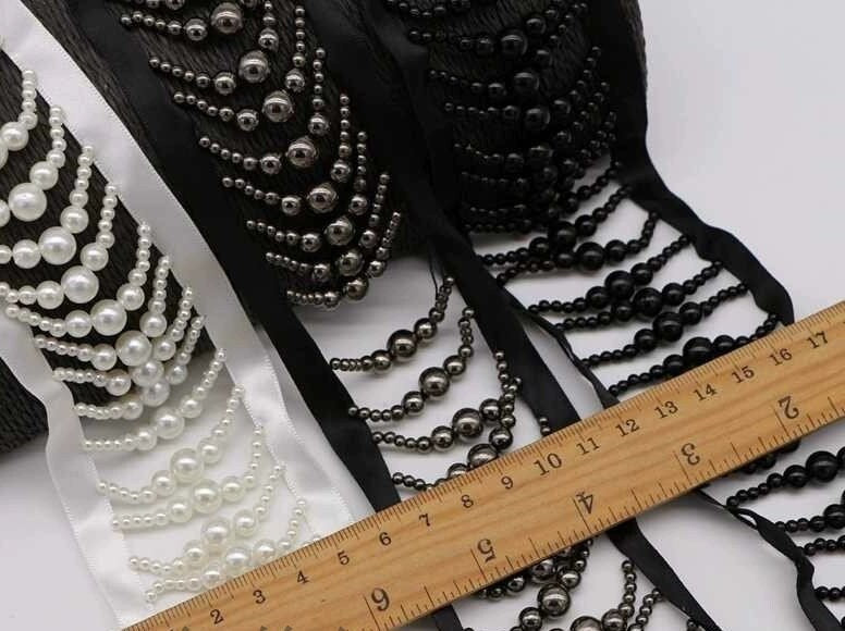 Franges perlées double face faites main, 90 cm de long, 6 cm de large. Idéales pour une robe, un abat-jour ou des créations artisanales.