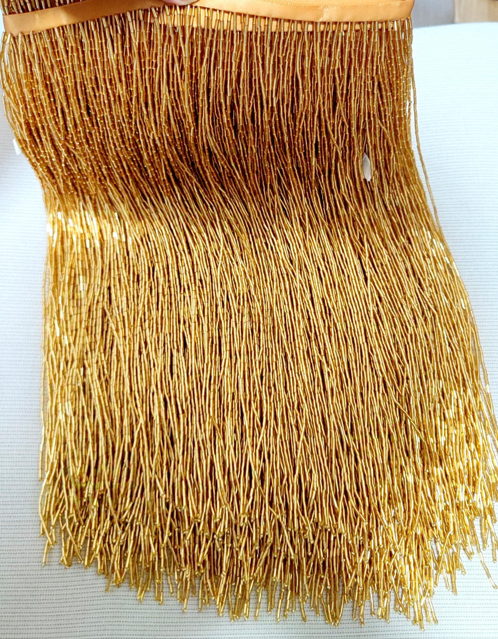 Frange perlée de perles tubulaires de 5 yards (4,47 m) et 30 cm de large, 30 cm de large, couleur or, argent, rouge, rose vif, orange, violet, noir, vert, bleu, rose.