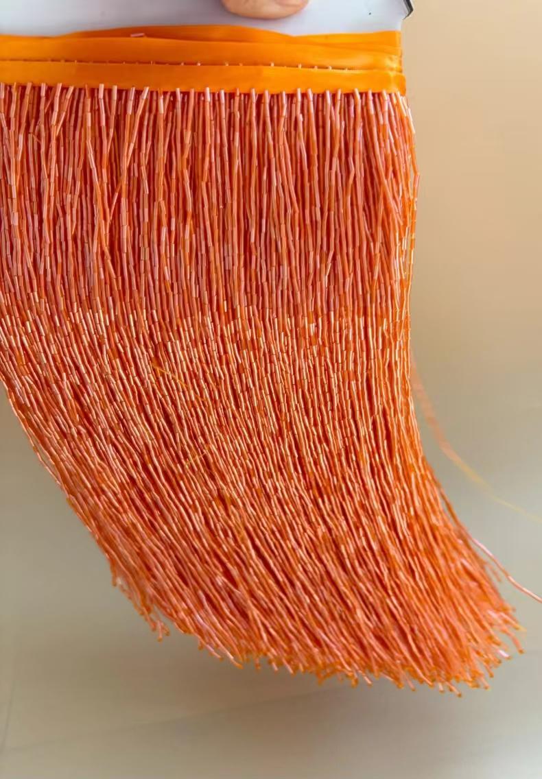 Frange perlée de perles tubulaires de 5 yards (4,47 m) et 30 cm de large, 30 cm de large, couleur or, argent, rouge, rose vif, orange, violet, noir, vert, bleu, rose.