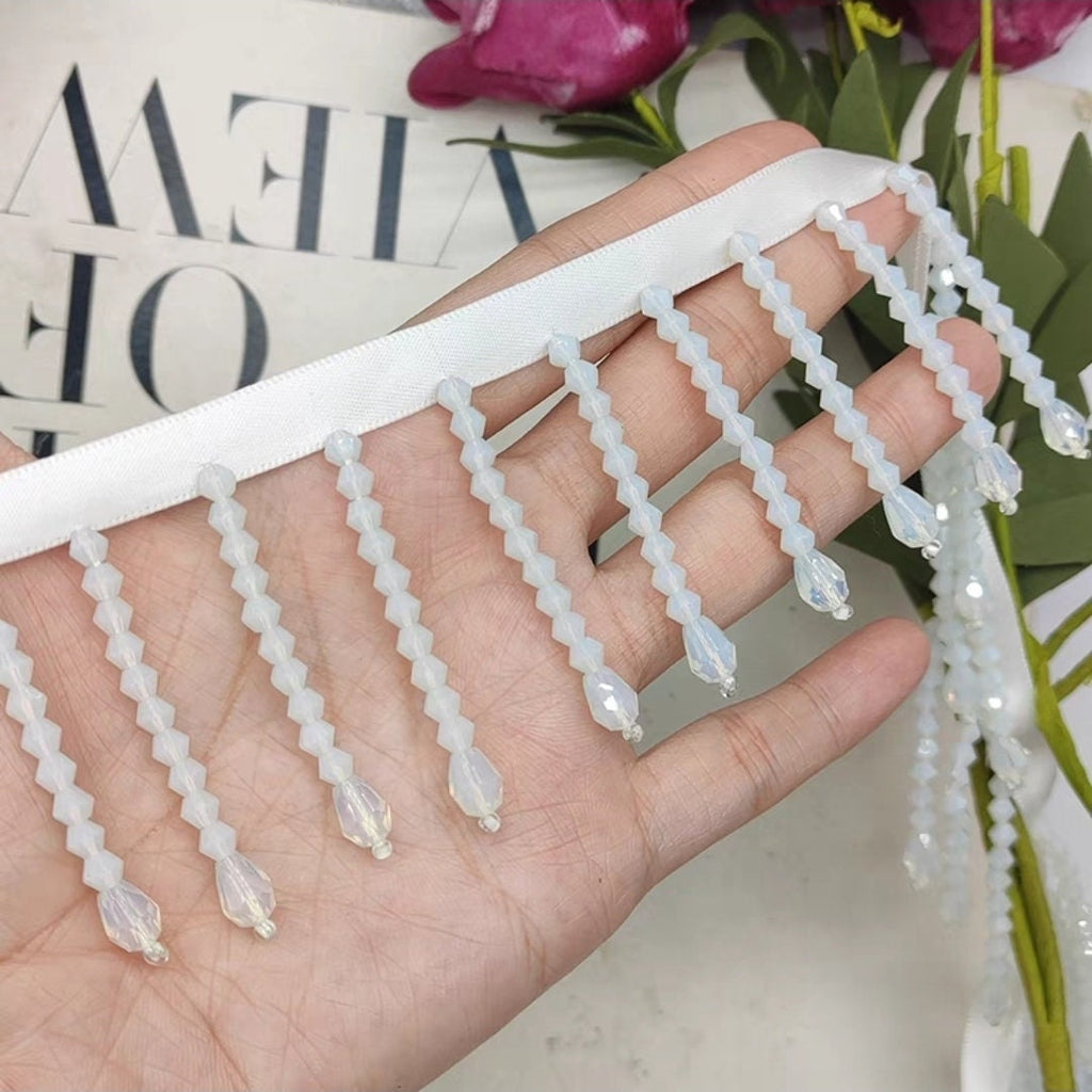 Bordure à franges de perles de cristal faites à la main : Ombre argent iris, gris anthracite (5,5 cm de large)