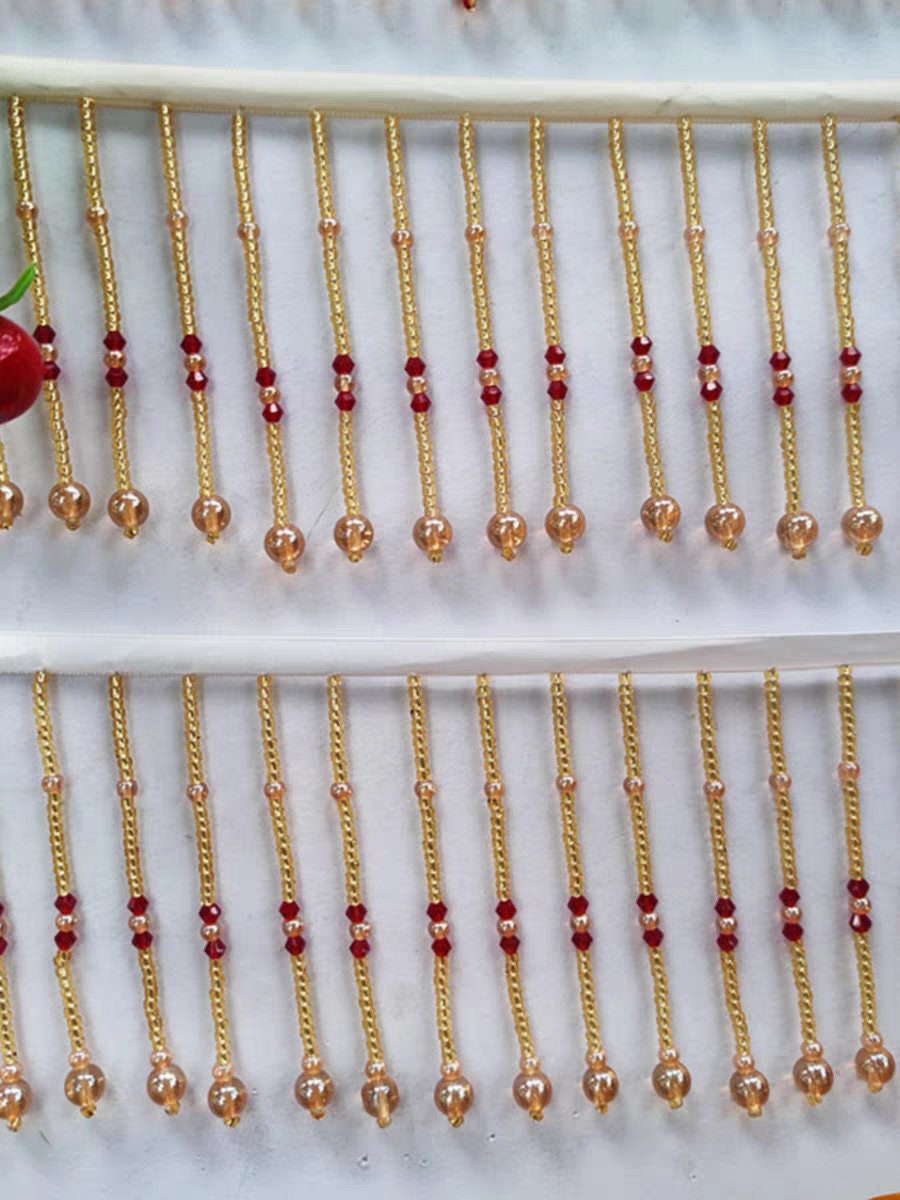 Frange perlée faite main, 90 cm de long et 9 cm de large, en perles de verre et de cristal. Idéale pour la couture, la confection d'abat-jour ou de rideaux. Disponible en 3 couleurs différentes.