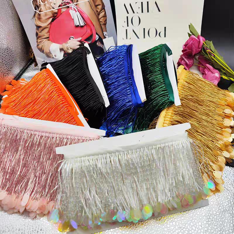 Frange à paillettes et perles : perles tubulaires, garniture pour robe et costume - 90 cm