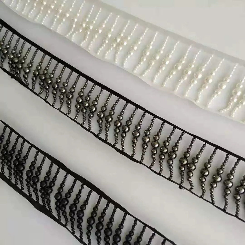 Franges perlées double face faites main, 90 cm de long, 6 cm de large. Idéales pour une robe, un abat-jour ou des créations artisanales.