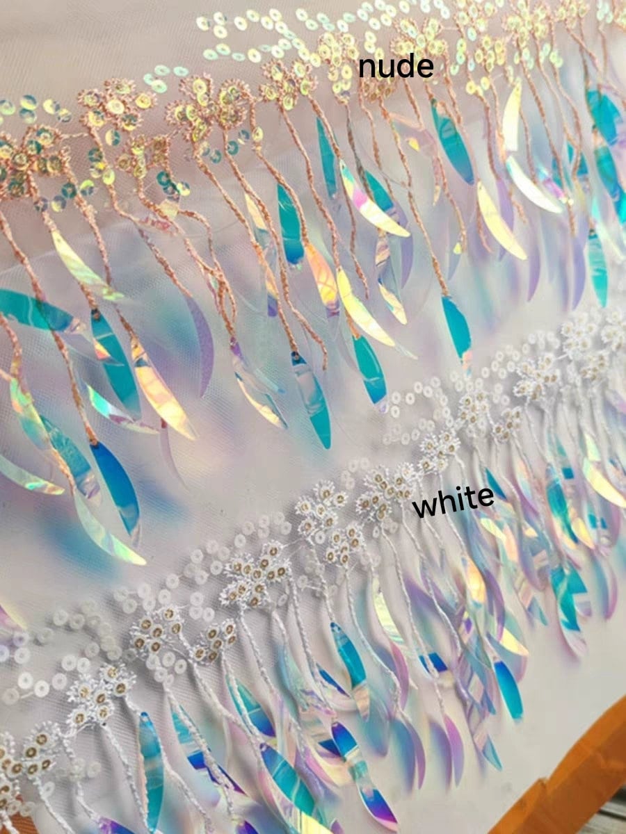 Wasbare paillettenfranjes van 10 meter en 15 cm breed, geschikt voor jurken, kettingen, danskleding en lampenkappen. Verkrijgbaar in 12 verschillende kleuren.