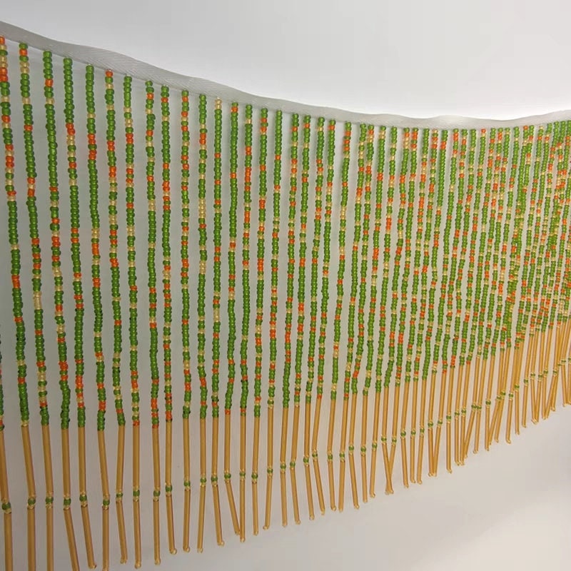 Frange perlée faite à la main, 90 cm de long, 18 cm de large, ornée de perles de rocaille multicolores et de perles tubulaires. Idéale pour rideaux, abat-jour ou table.