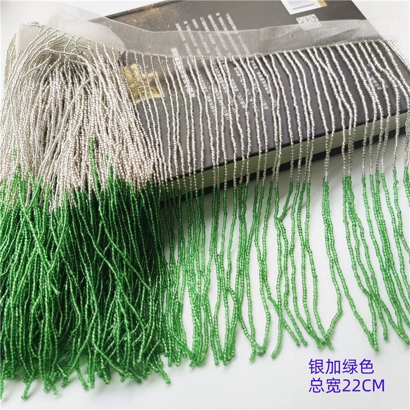 Frange perlée bicolore en perles de verre de 90 cm de long et 9 pouces de large : rouge clair, argent, bleu marine, rose vif, vert argenté, vert et noir.