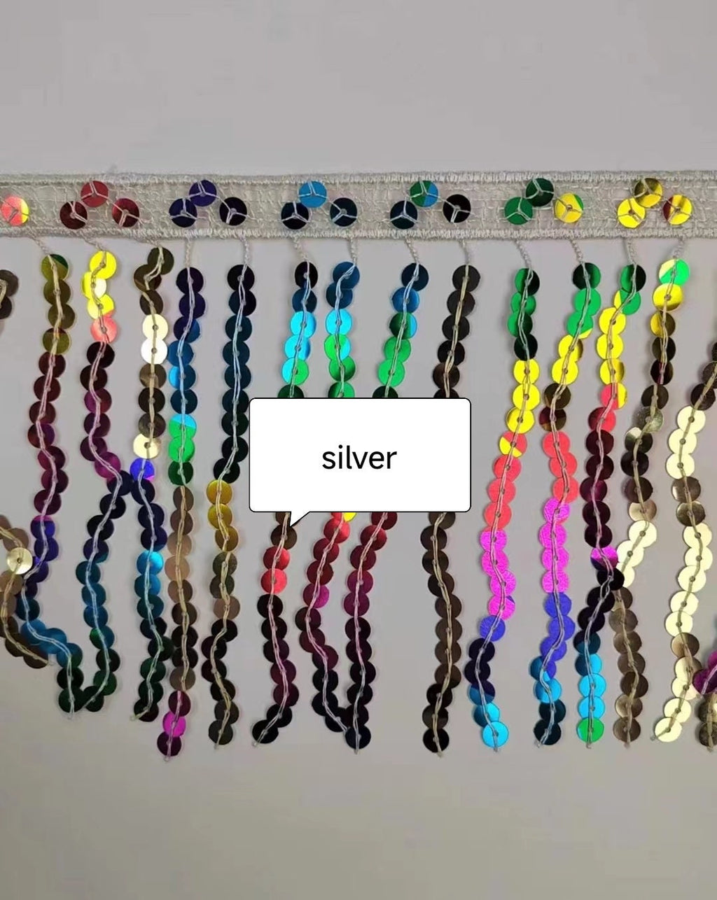 10 meter lange, 15 cm brede regenboogkleurige paillettenfranje, in 10 verschillende kleuren.