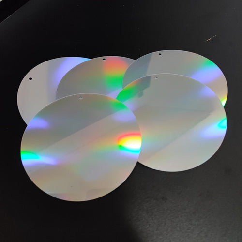 Massieve platte ronde pailletten van 100 mm, 300 stuks per lot. We hebben 600 verschillende kleuren waaruit u kunt kiezen; bekijk onze kleurentabel.