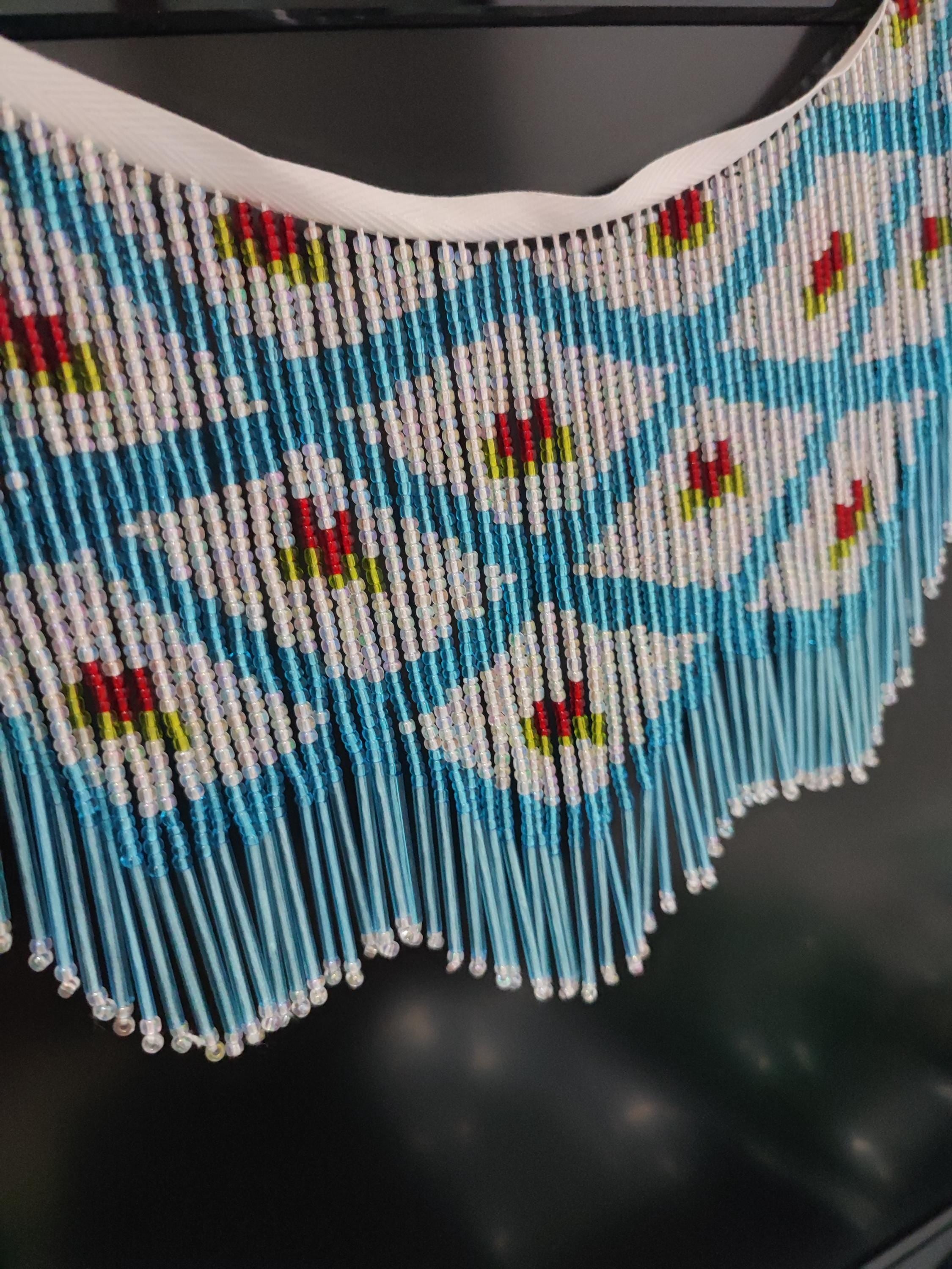 Franges perlées à motif losanges et fleurs, faites main (91 cm de long x 15 cm de large). Idéales pour rideaux, abat-jour et autres accessoires de couture et de loisirs créatifs.