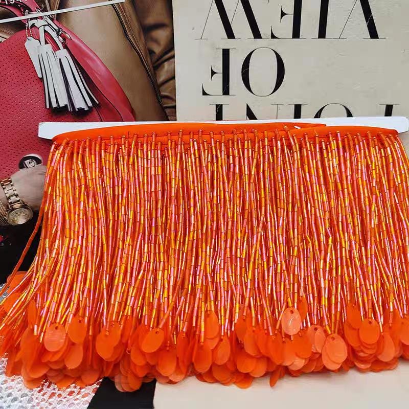 Franje met pailletten en kralen: kraaltjes, versiering voor jurken en kostuums - 90 cm