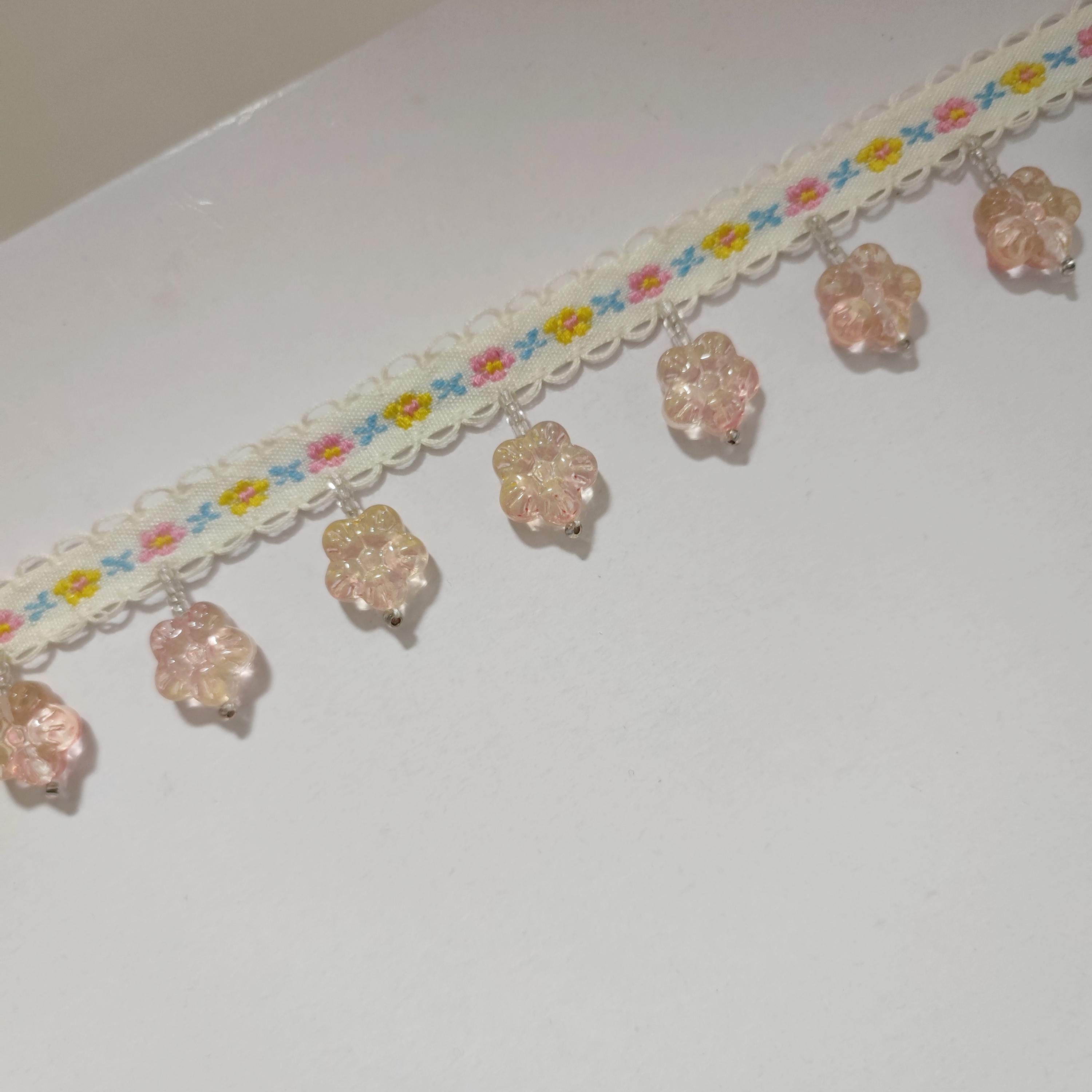 Bloemenlintfranje met geglazuurde bloemkralen (3 cm breed)