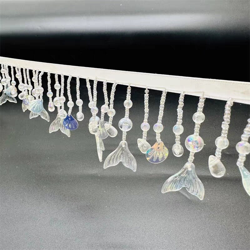 Franges perlées faites main, 90 cm de long, 5 cm de large, ornées de sequins en forme de coquillage et de perles en plastique en forme de poisson. Idéales pour les activités manuelles des enfants.
