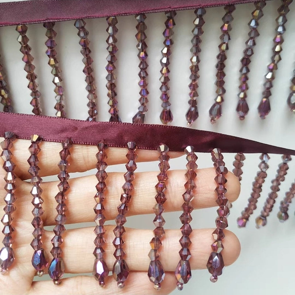 Franges en perles de cristal faites à la main : garniture violette pour costumes de danse