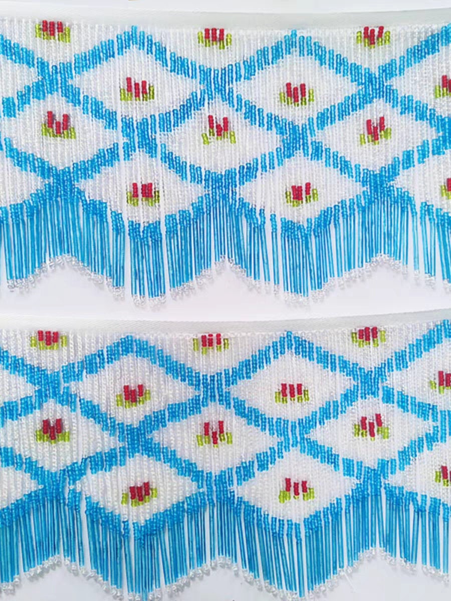 Franges perlées à motif losanges et fleurs, faites main (91 cm de long x 15 cm de large). Idéales pour rideaux, abat-jour et autres accessoires de couture et de loisirs créatifs.