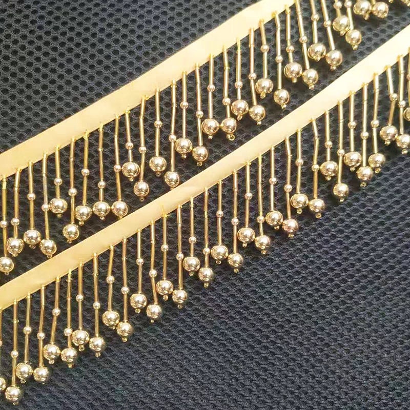 Handgemaakte franje van 90 cm lang en 5 cm breed met gouden kralen, geschikt als kwastje voor een jurk, franje voor een lampenkap of een zelfgemaakte glinsterende gouden kralenfranje.