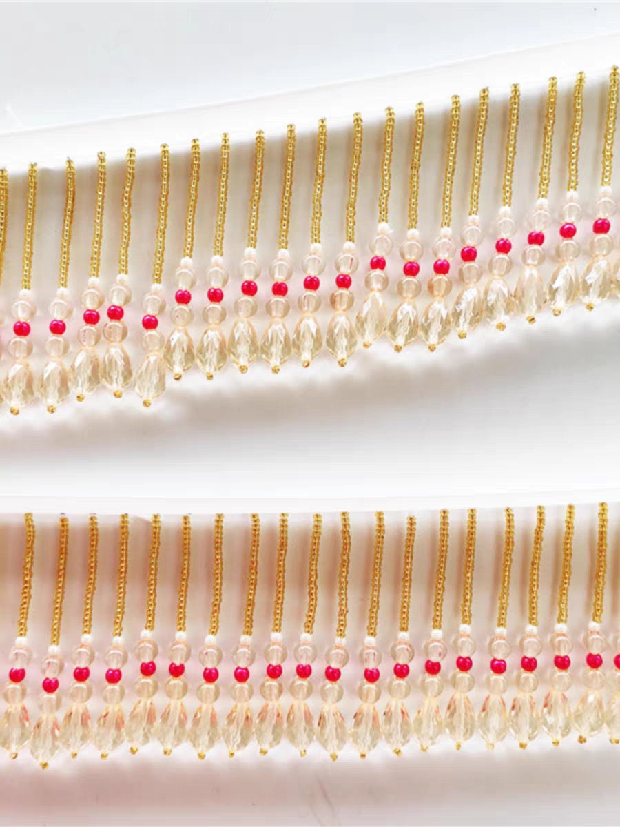 Handgemaakte kralenfranje van 90 cm lang en 6 cm breed, geschikt voor lampenkappen, zelf te naaien of als decoratie.
