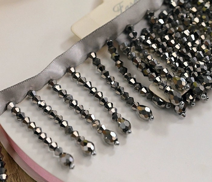 Handgemaakte, glanzende kristallen kralenfranjes van 5,5-6 cm breed, geschikt voor danskleding, trouwjurken, kostuums, lampenkapfranjes, 10 verschillende kleuren.