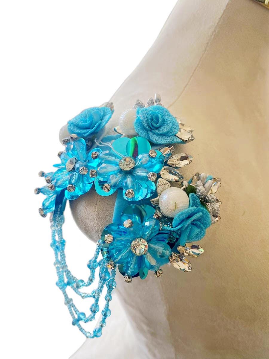 Écusson floral à sequins et perles : Applique en acrylique avec pierres précieuses (14 x 16 cm)