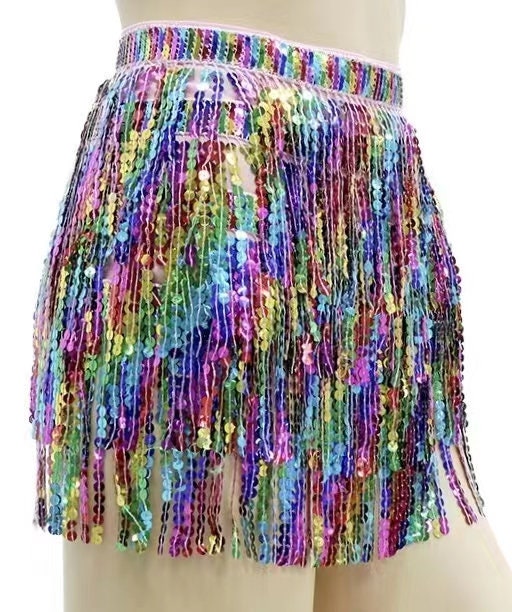 Bande tressée épaisse de 10 yards (9,14 m) et 6 pouces (15,24 cm) de large, à franges de sequins arc-en-ciel, couleurs variées.