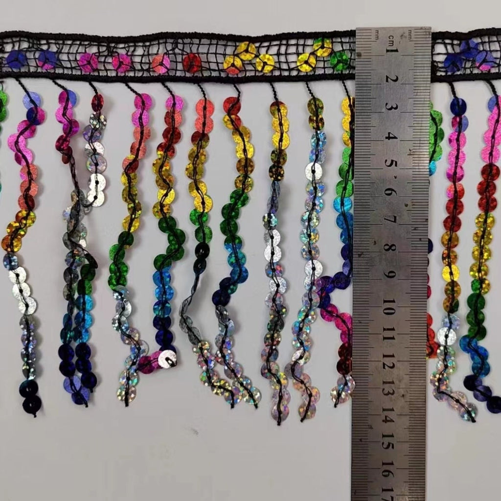 10 meter lange, 15 cm brede regenboogkleurige paillettenfranje, in 10 verschillende kleuren.