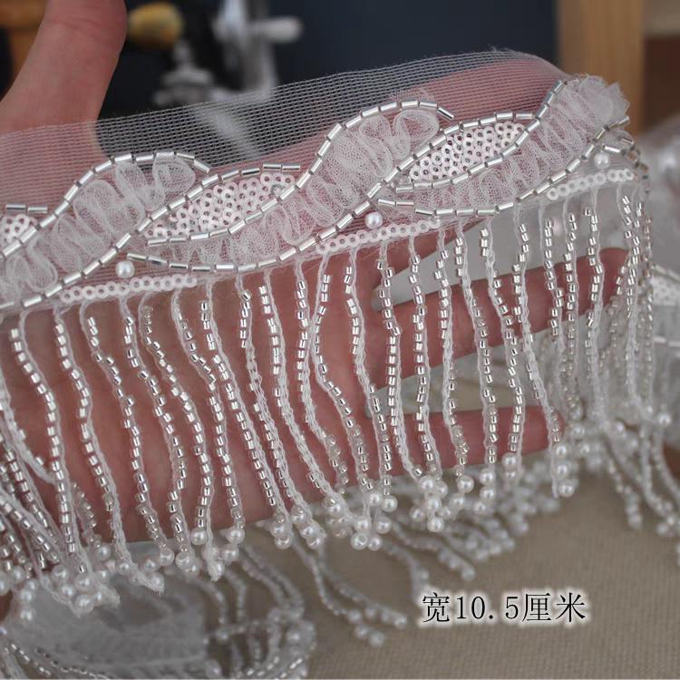 Witte kanten franje met kralen: versiering voor trouwjurken (1 m)