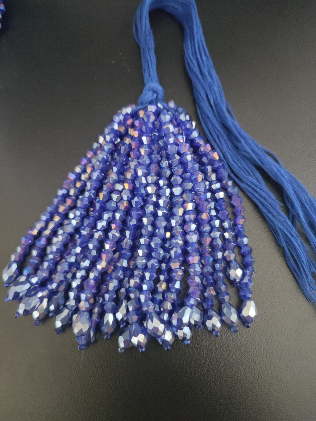 Koningsblauwe kristallen kralen franjes: haute couture kostuumversiering