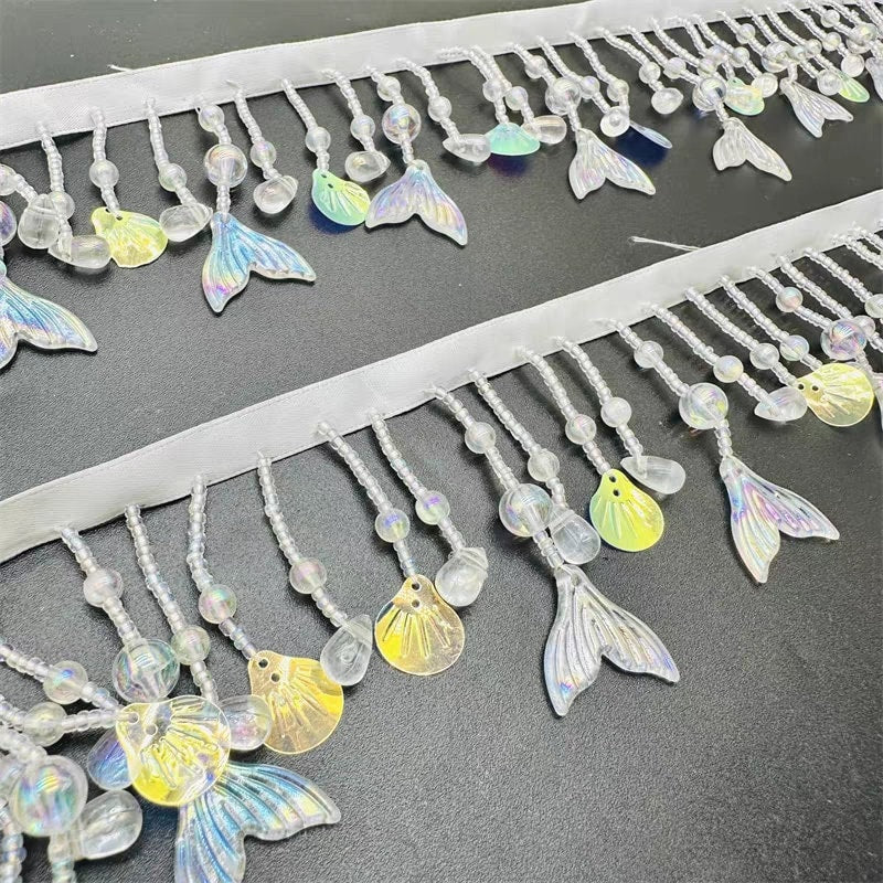 Franges perlées faites main, 90 cm de long, 5 cm de large, ornées de sequins en forme de coquillage et de perles en plastique en forme de poisson. Idéales pour les activités manuelles des enfants.
