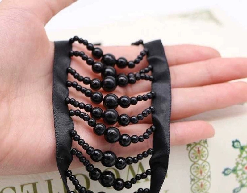 Franges perlées double face faites main, 90 cm de long, 6 cm de large. Idéales pour une robe, un abat-jour ou des créations artisanales.