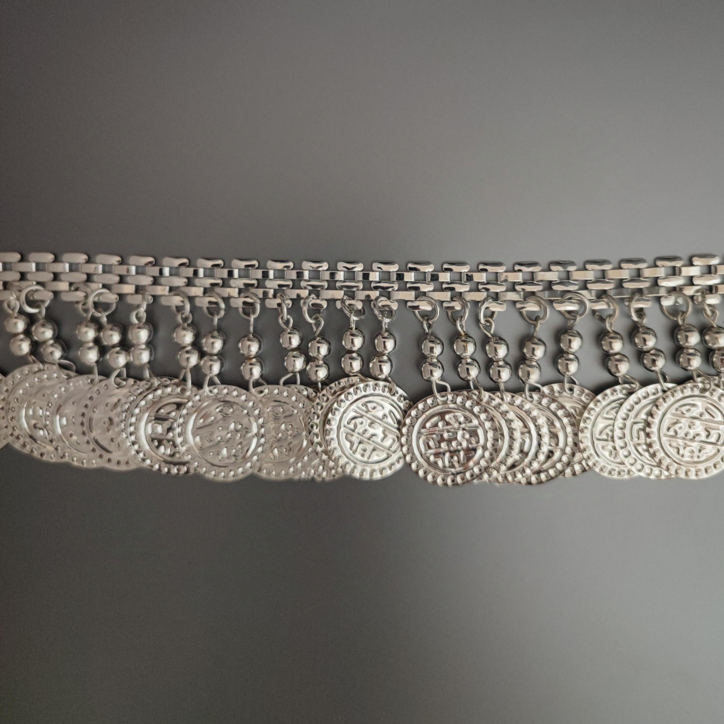 Frange perlée en alliage de 4 cm de large avec pièces et clochettes, argentée, or rose et canon de fusil. Abat-jour pour vêtements de danse. Couture et loisirs créatifs.