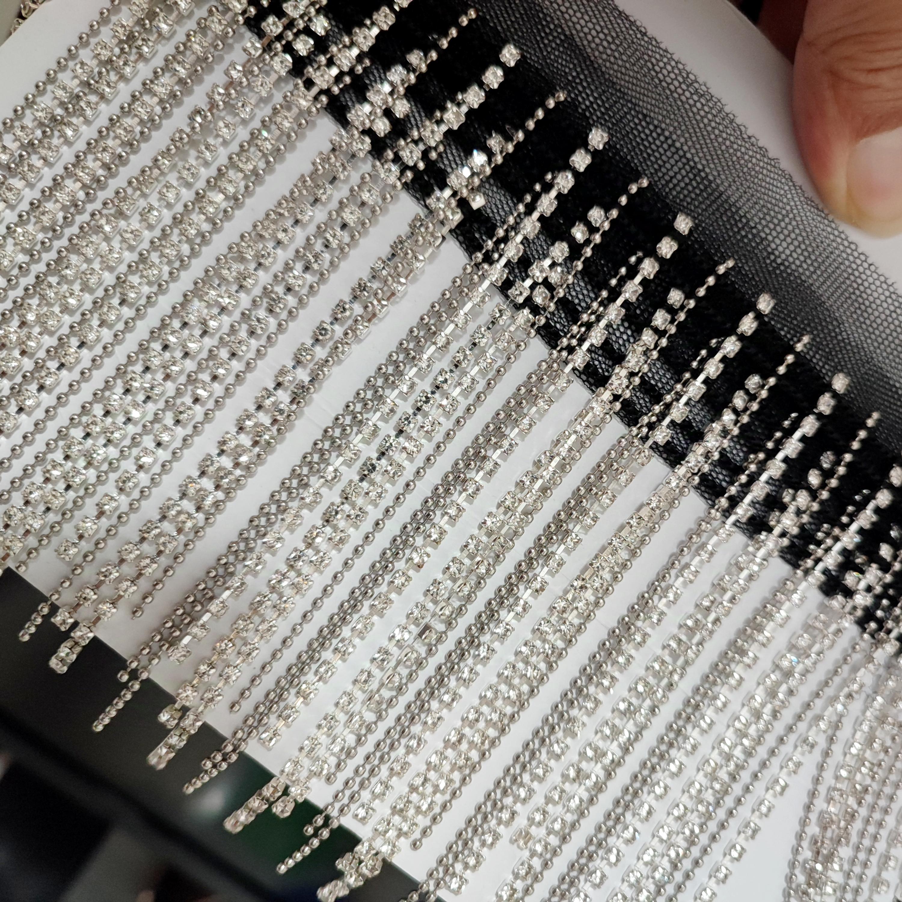 Glitterende strassfranje: koperkleurige kralenketting (90 cm lang)