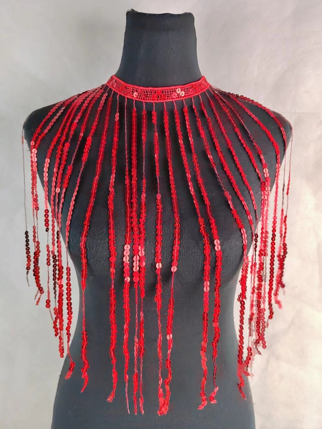 Frange à paillettes : 9 mètres, 40 cm de large, bandeau de 1,5 cm.