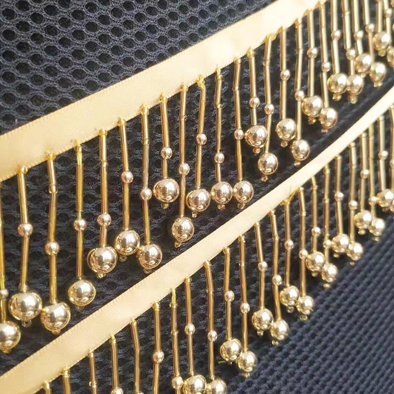 Handgemaakte franje van 90 cm lang en 5 cm breed met gouden kralen, geschikt als kwastje voor een jurk, franje voor een lampenkap of een zelfgemaakte glinsterende gouden kralenfranje.