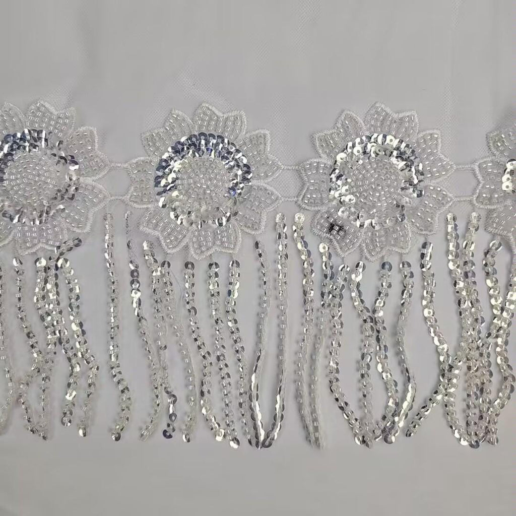 10 yards (9,14 m) de sequins à fleurs perlés de 15 cm de large, franges scintillantes, argent cristal.